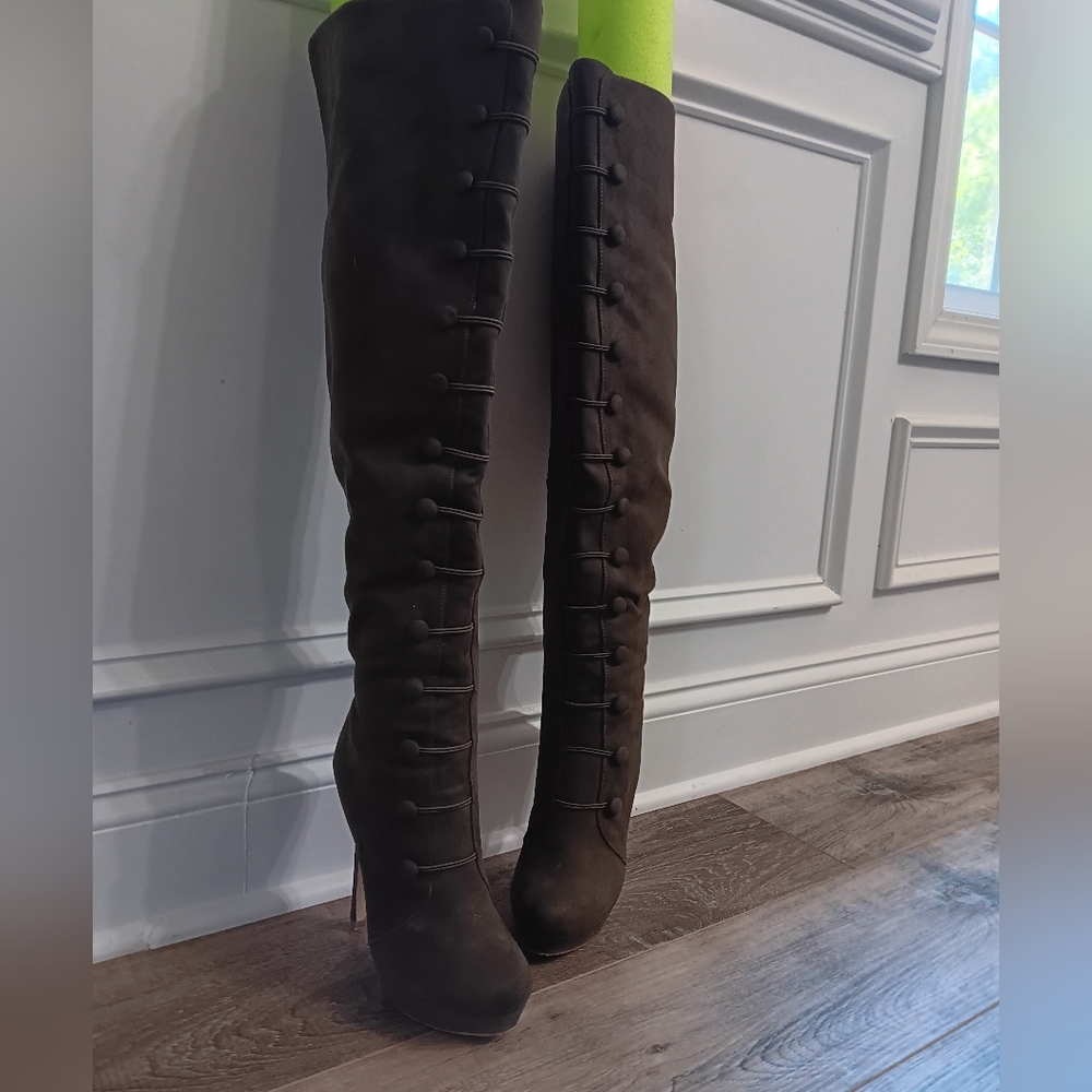Heeled boots